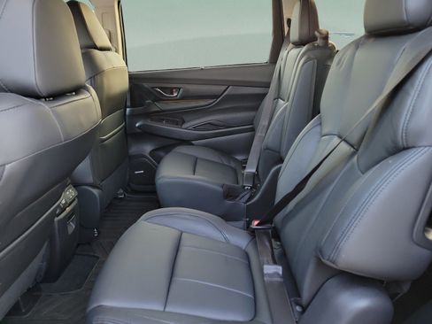 Used 2025 Subaru Ascent Bronze Edition AWD/4WD image 7