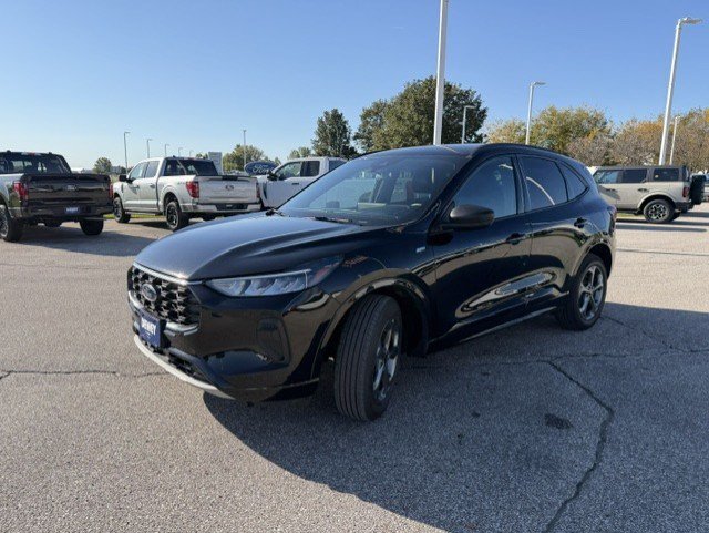 Certified 2024 Ford Escape ST-Line w/ Tech Pack #1 AWD/4WD image 3