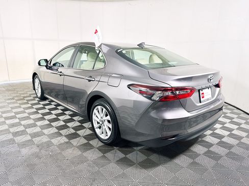 Certified 2022 Toyota Camry LE FWD image 5