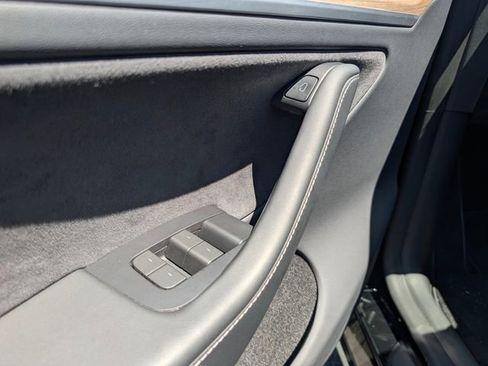 Used 2023 Tesla Model Y Long Range AWD/4WD image 15