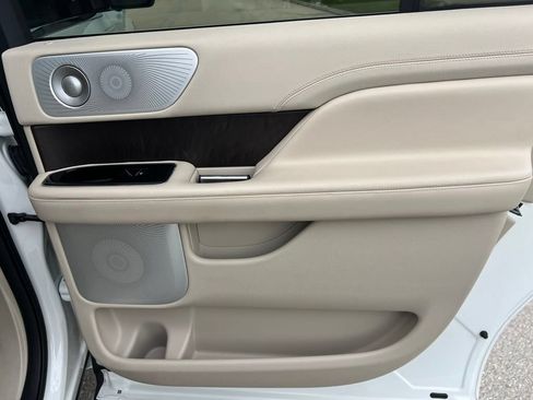 Used 2020 Lincoln Navigator L Reserve w/ Luxury Package AWD/4WD image 22