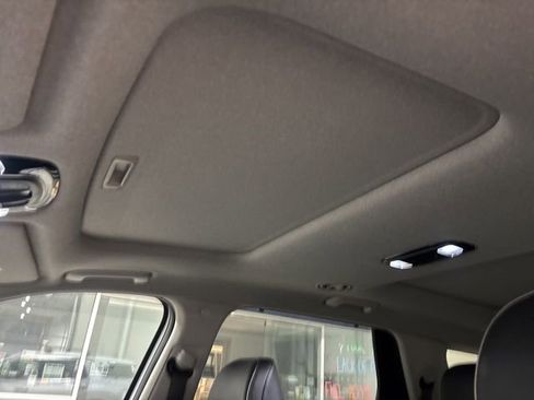 Used 2022 Hyundai Palisade Limited w/ Winter Package image 13