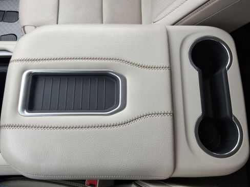 Used 2021 GMC Yukon Denali w/ Denali Premium Package image 18