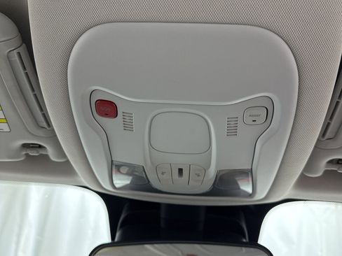 Used 2023 Jeep Renegade Latitude AWD/4WD image 24
