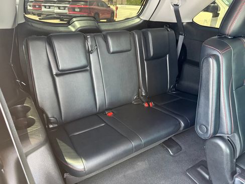 Used 2019 Toyota Highlander SE AWD/4WD image 40