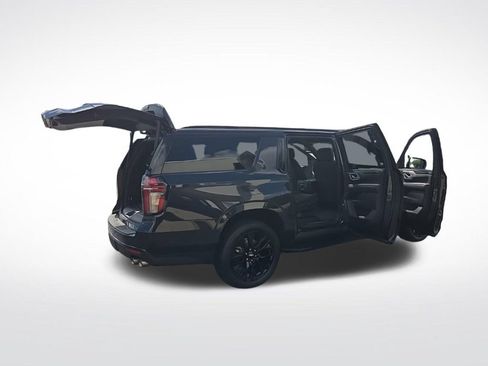 Used 2023 Chevrolet Suburban RST w/ Sport Performance Package AWD/4WD image 23