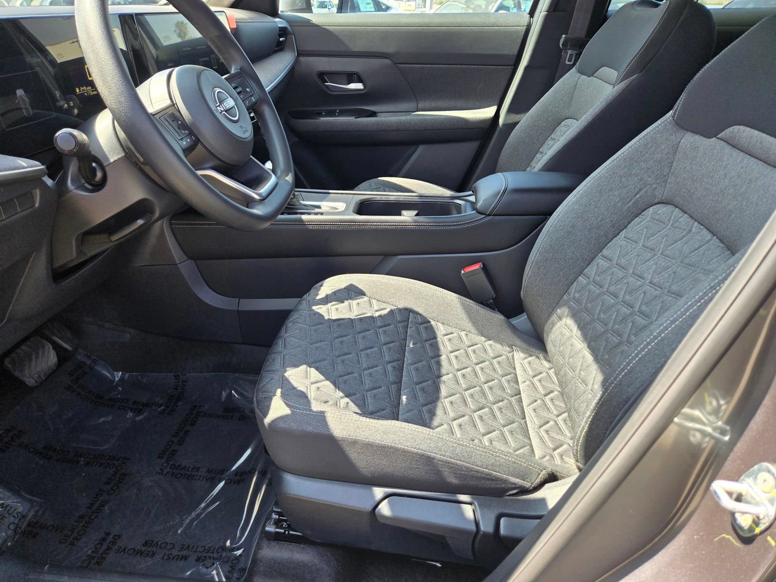 Used 2025 Nissan Kicks SV AWD/4WD image 11