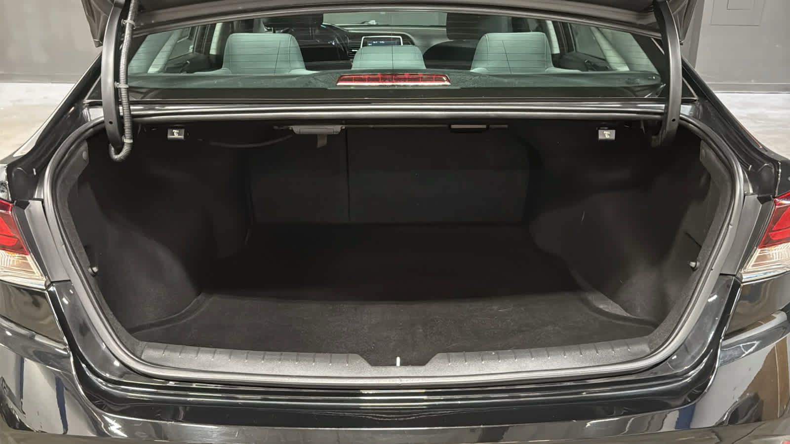 Used 2018 Hyundai Sonata SEL w/ Cargo Package FWD image 25
