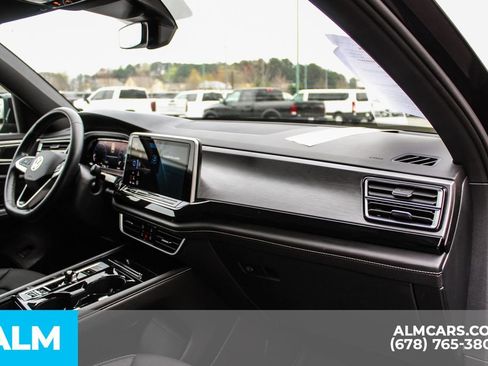 Used 2025 Volkswagen Atlas Cross Sport SE FWD image 23