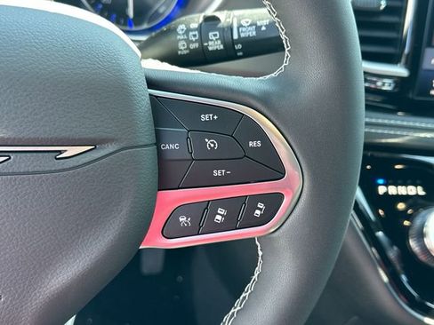 New 2027 Chrysler Pacifica Select AWD/4WD image 19
