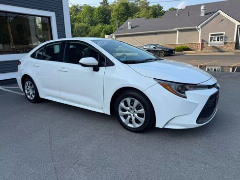 Used 2021 Toyota Corolla LE image 4