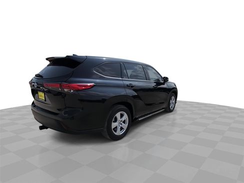 Used 2022 Toyota Highlander L FWD image 8