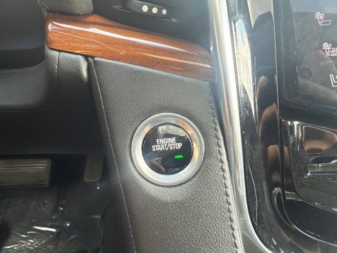 Used 2016 Cadillac Escalade Luxury AWD/4WD image 33