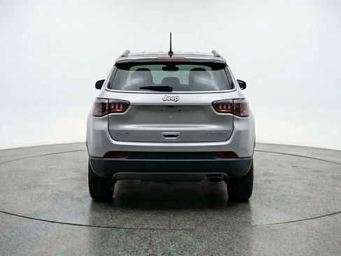 Used 2025 Jeep Compass Limited image 7