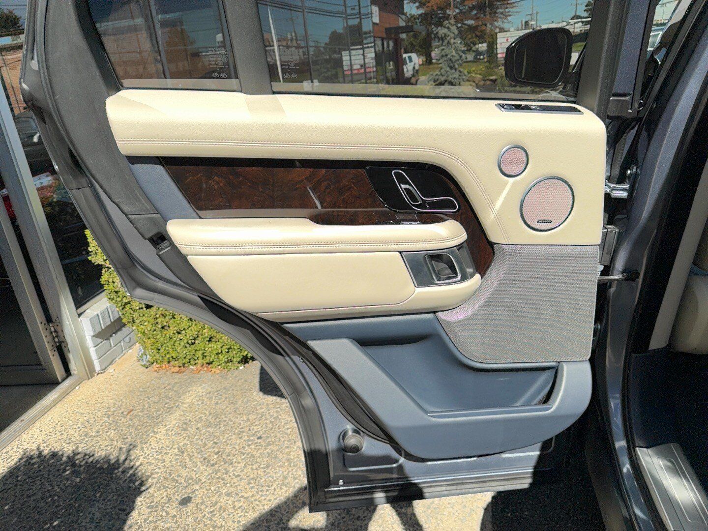 Used 2020 Land Rover Range Rover HSE AWD/4WD image 23
