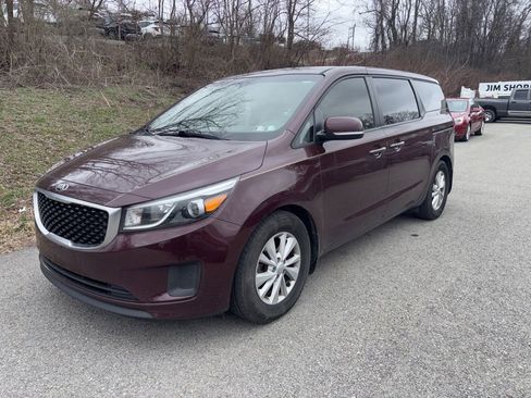 Used 2018 Kia Sedona LX image 3