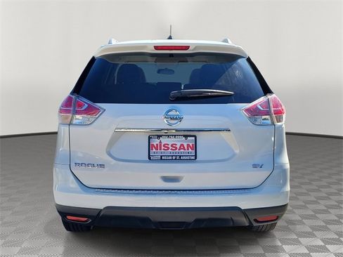 Used 2015 Nissan Rogue SV image 3