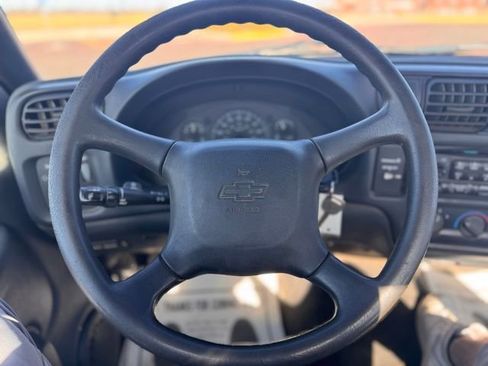 Used 1999 Chevrolet S10 Pickup LS w/ Preferred Equipment Group image 9