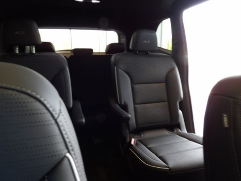 Used 2025 Buick Enclave Sport Touring w/ Super Cruise Package FWD image 28