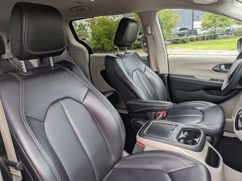 Used 2023 Chrysler Pacifica Touring-L FWD image 35