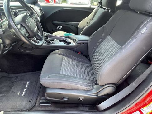 Used 2015 Dodge Challenger SXT RWD image 11
