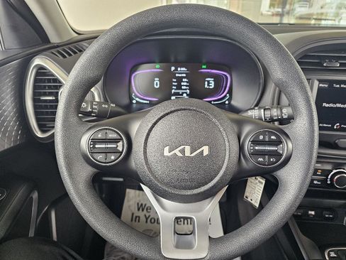 Used 2025 Kia Soul LX w/ LX Technology Package FWD image 20