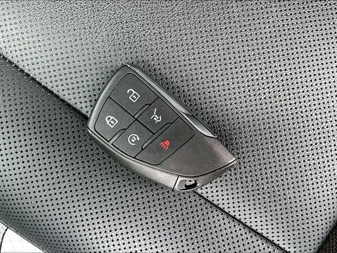 Certified 2024 Chevrolet Equinox EV RS FWD image 10