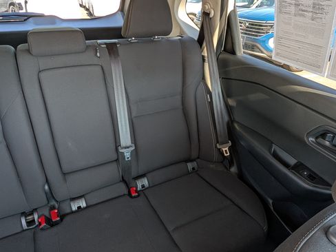 Used 2024 Nissan Rogue S AWD/4WD image 14