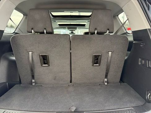 Used 2023 GMC Acadia SLE w/ Driver Convenience Package image 12