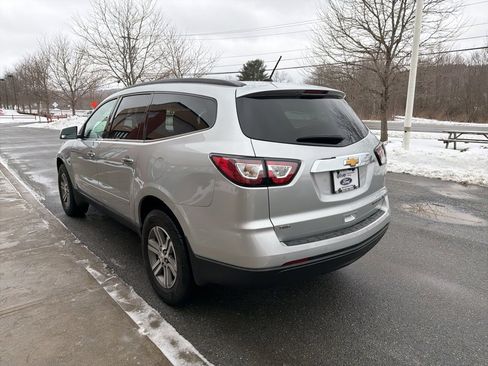 Used 2015 Chevrolet Traverse LT image 5