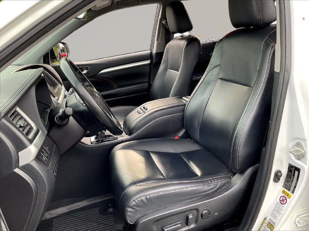 Used 2019 Toyota Highlander XLE AWD/4WD image 24