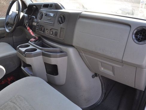 Used 2010 Ford E-350 and Econoline 350 XLT RWD image 17