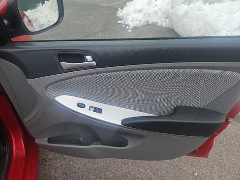 Used 2014 Hyundai Accent GLS image 17