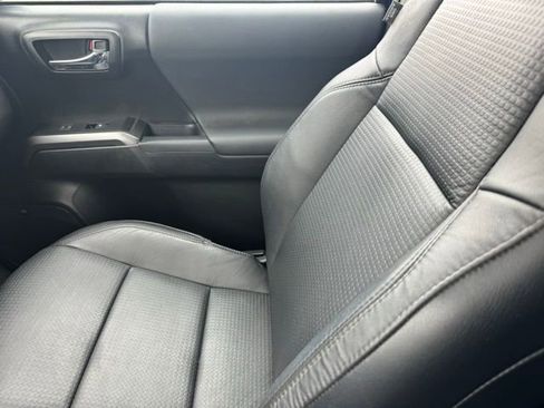 Used 2022 Toyota Tacoma TRD Off-Road w/ TRD Premium Off Road Package image 24