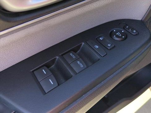 Used 2017 Honda CR-V EX image 9