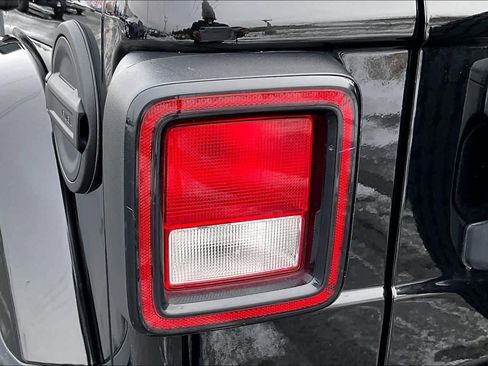 Used 2023 Jeep Wrangler Sahara w/ Cold Weather Group image 41