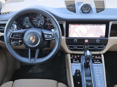 Certified 2025 Porsche Macan image 26