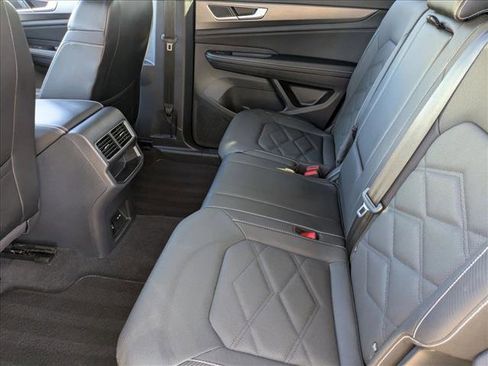 Used 2024 Volkswagen Atlas Cross Sport SE FWD image 16