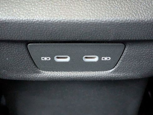 Certified 2026 Volkswagen Tiguan SE R-Line FWD image 17