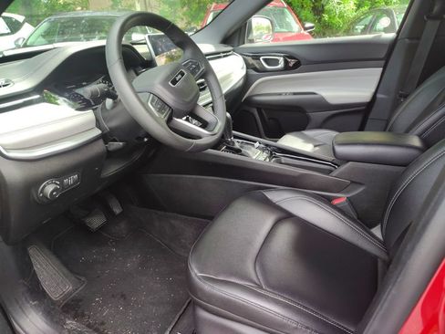 Used 2025 Jeep Compass Limited AWD/4WD image 4