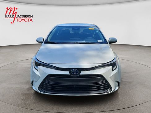 Used 2024 Toyota Corolla LE FWD image 2