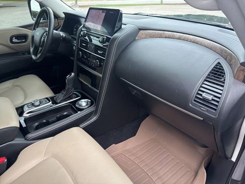 Used 2023 INFINITI QX80 Premium Select AWD/4WD image 16