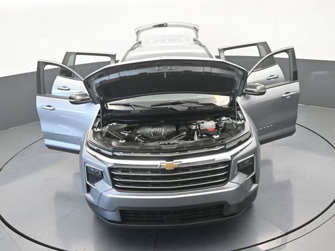 Used 2025 Chevrolet Traverse LT image 73