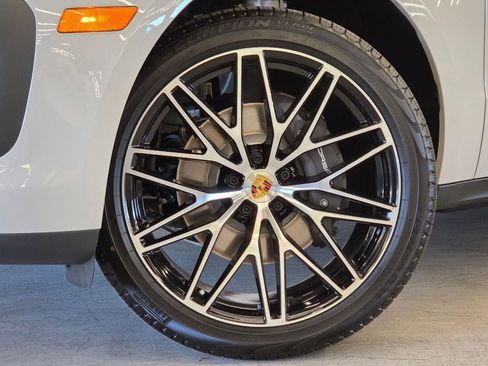 Certified 2026 Porsche Macan image 24