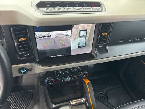 Used 2022 Ford Bronco Badlands image 19