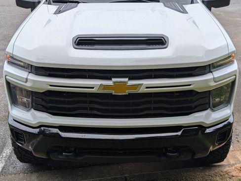 Used 2025 Chevrolet Silverado 2500 Custom w/ Custom Value Package AWD/4WD image 12