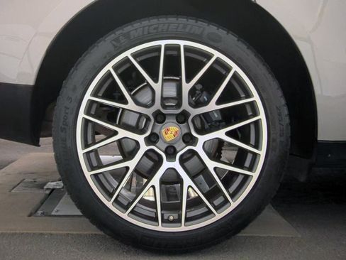 Used 2020 Porsche Macan AWD/4WD image 7