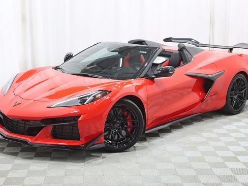 Used 2024 Chevrolet Corvette Z06 w/ Z07 Performance Package RWD image 8