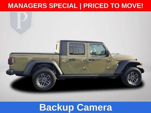 Used 2025 Jeep Gladiator Mojave w/ Convenience Group AWD/4WD image 4