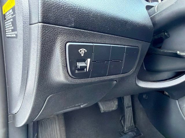 Used 2017 Hyundai Veloster FWD image 20